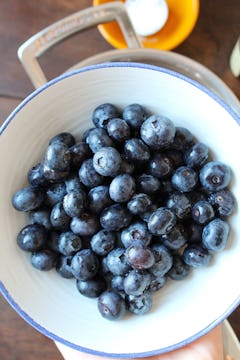 blueberries in bowl 