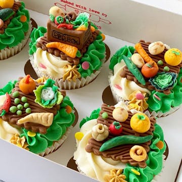 Oddbox-themed cupcakes made by @clapham_cakes over on Instagram.