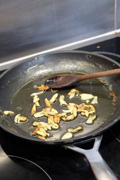 image of frying garlic