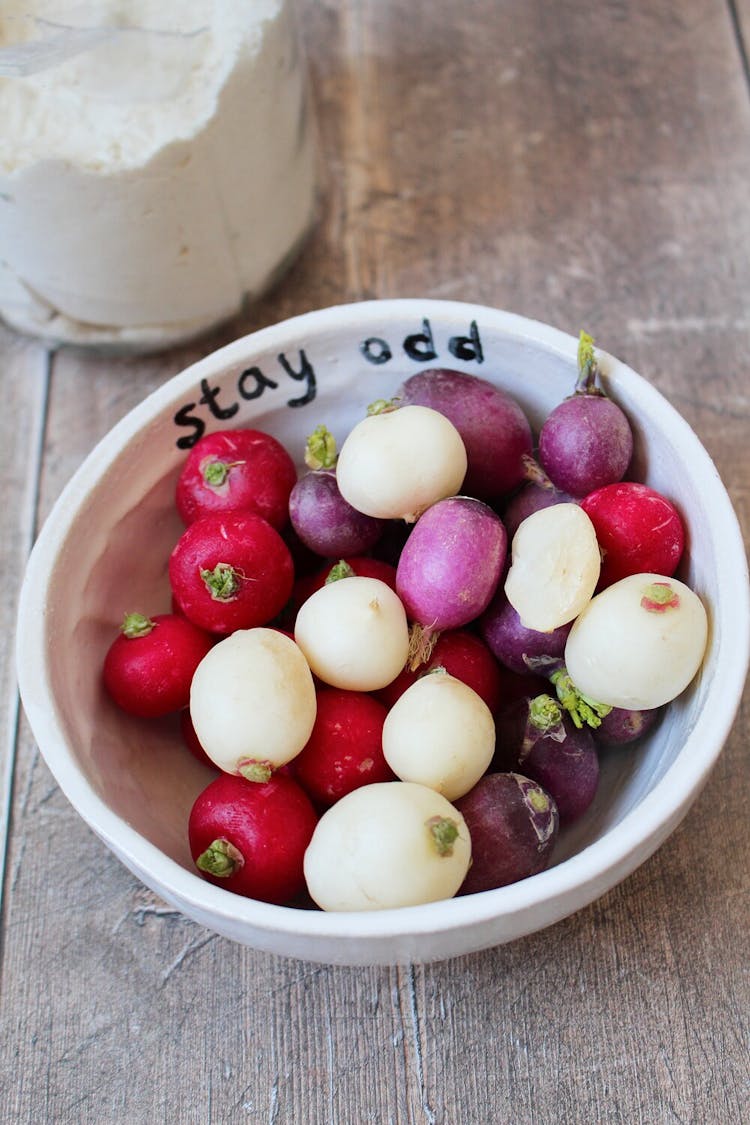 A bowl of radishes. 