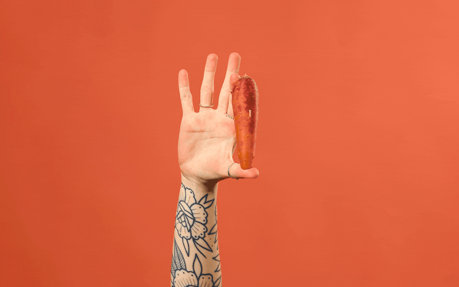 A GIF of lots of differently sized chantenay carrots in someone's hand.