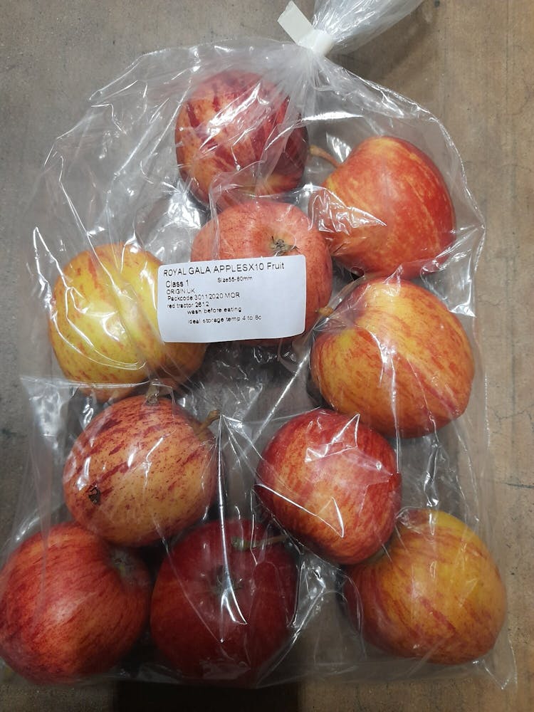 10 medium sized apple in a clear plastic bag