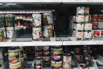 tinned vegetable asile