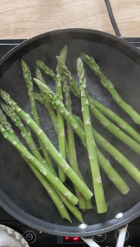 asparagus in frying pan