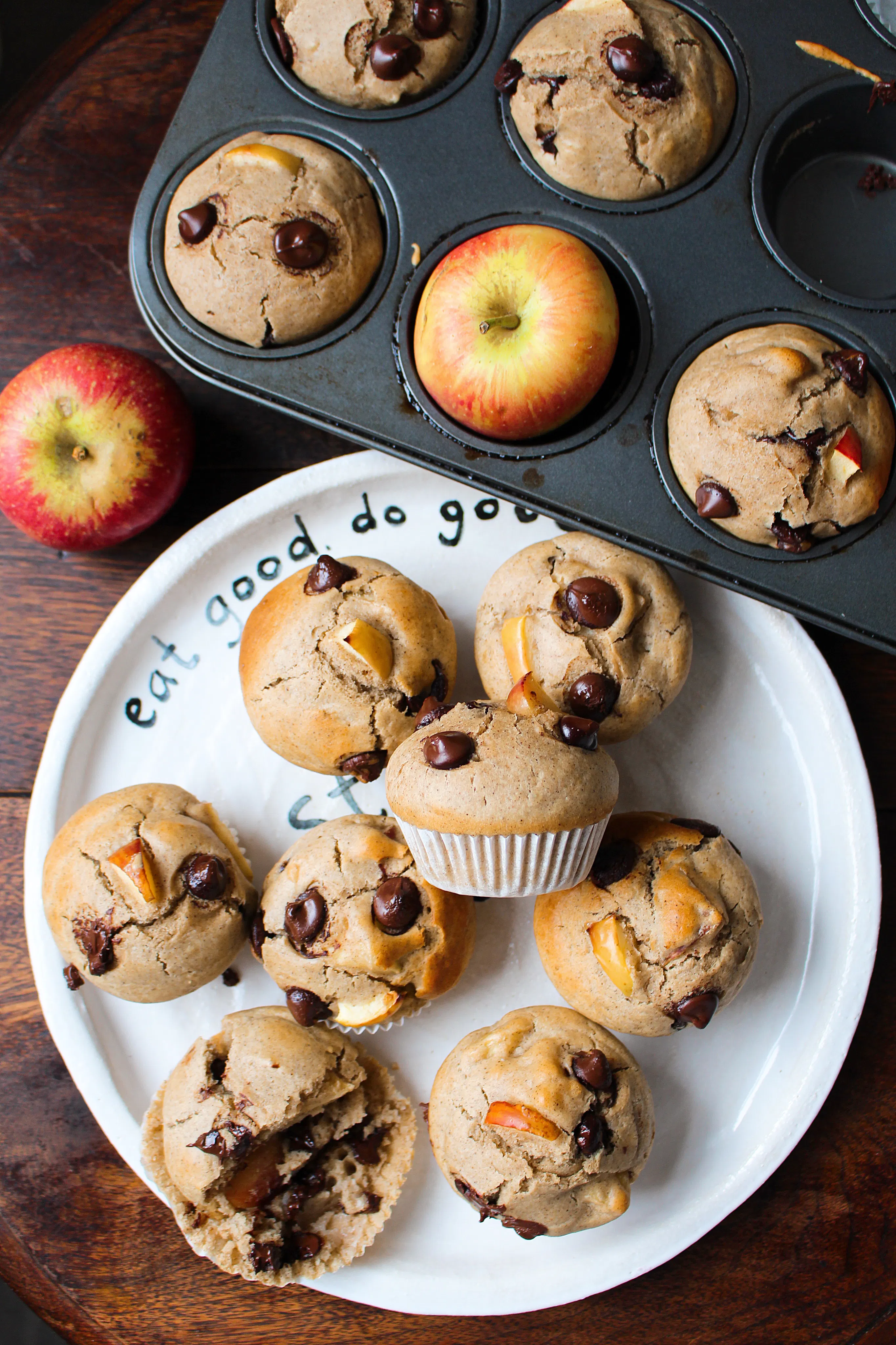 Apple, Cinnamon and Chocolate Chips Muffins
