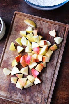 Chopped apples in chopping board