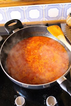 cooked pasta sauce