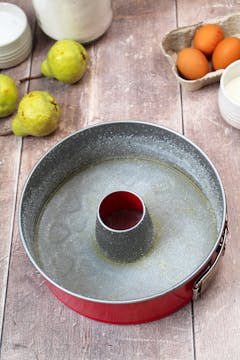 image of oiled baking tin
