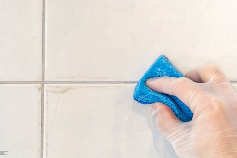 How to clean bathroom tiles at home