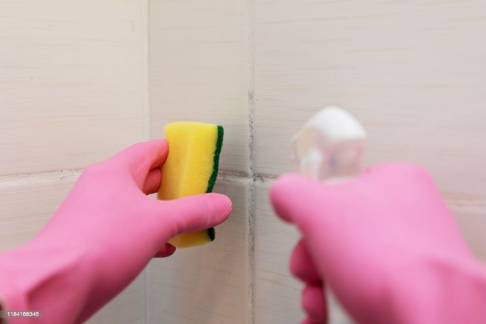 How to clean bathroom tiles home remedies
