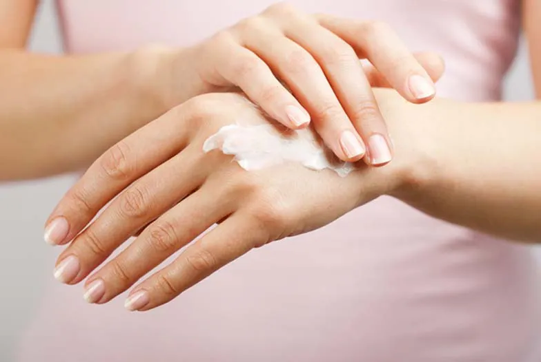 Mains sèches : astuces naturelles pour l'hiver