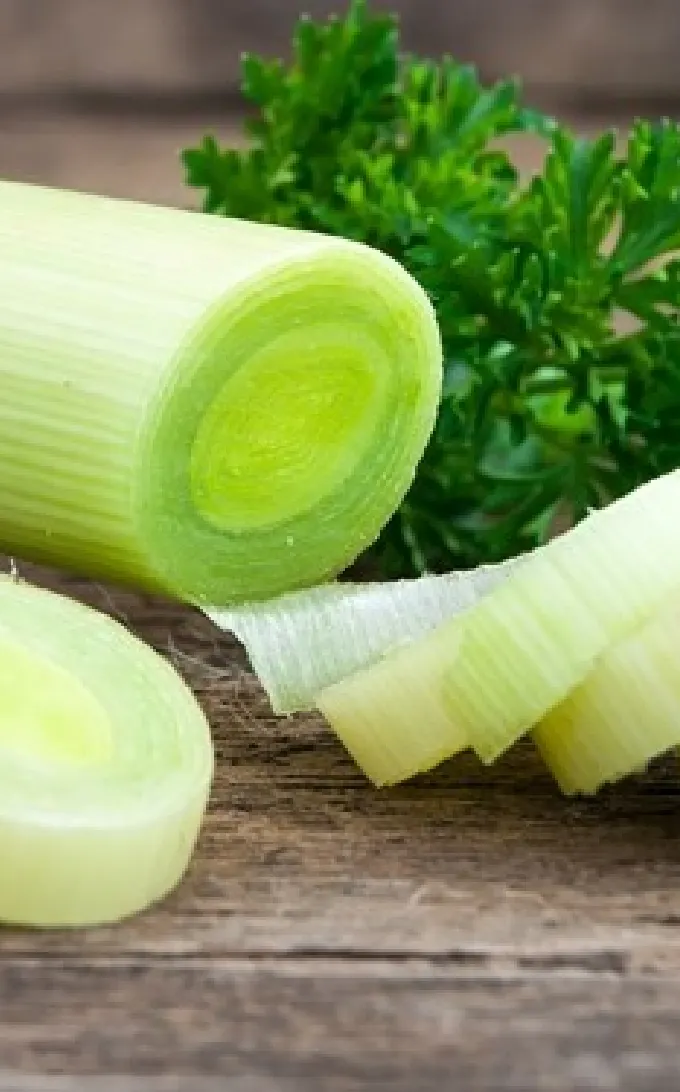 Poireaux vapeur à la sauce acérola