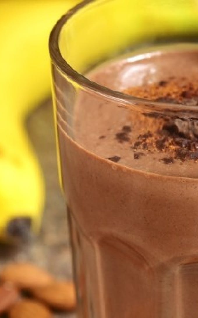 Smoothie banane, cacao cru et baobab