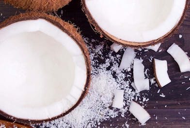 Farine de Coco Bio - Noix de coco bio récoltées fraîches. Riche en fibres,  minéraux et en protéines.