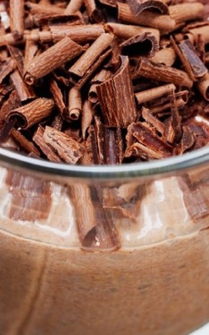 Petits pots de crème cacao cru graines de chia