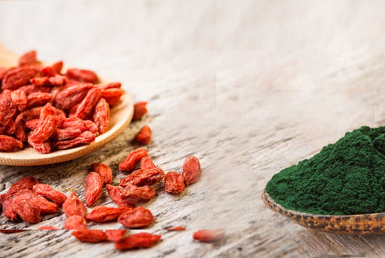 Spiruline & Baies de Goji : 2 superaliments super concentrés nutritivement