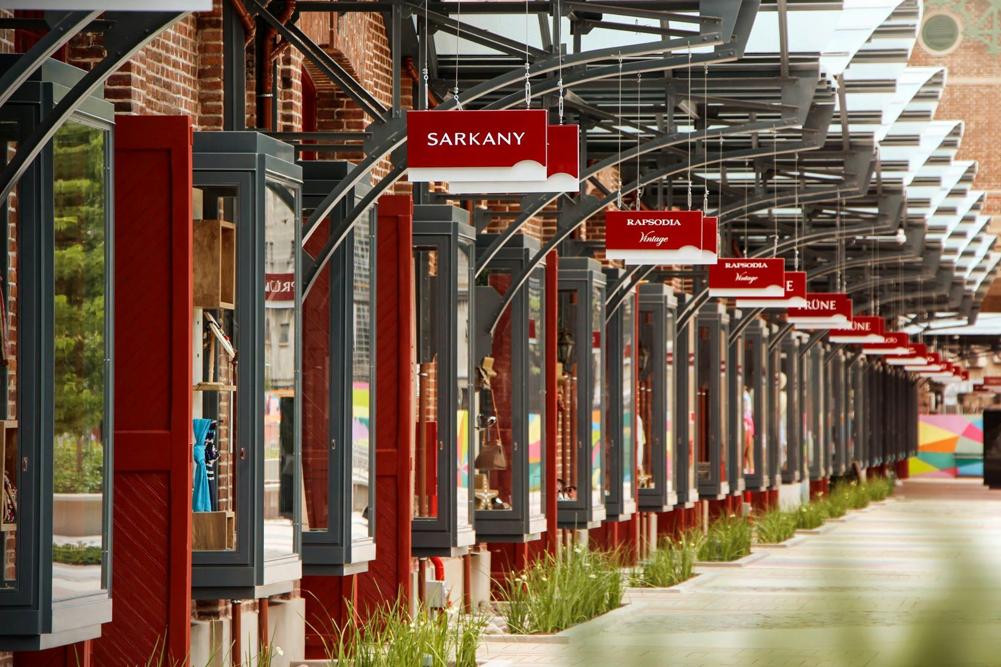 Foto da calçada dos Outlets da Villa Crespo em Buenos Aires