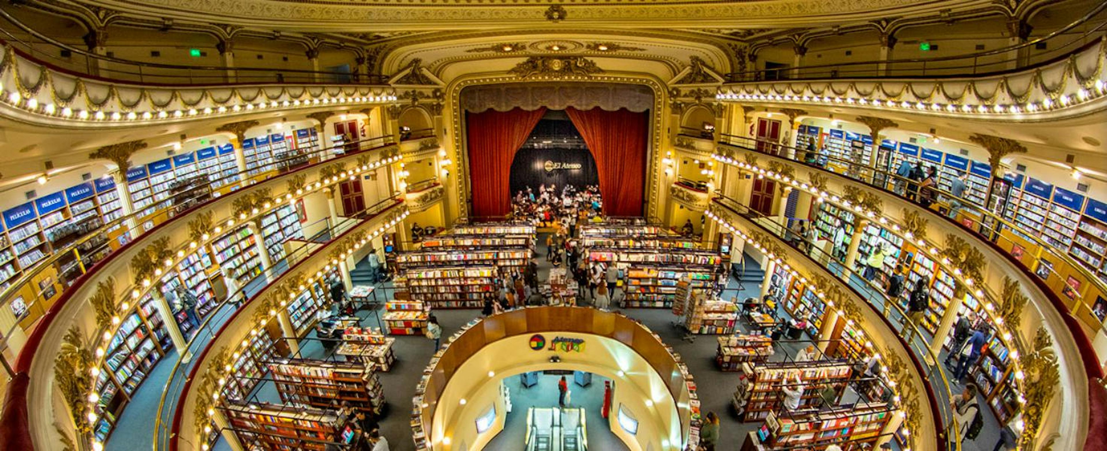 Foto panorâmica interna da livraria El Ateneo Grand Splendid em Buenos Aires