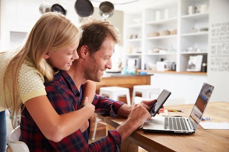 4 uslåelige grunner til å samle familien i ett mobilabonnement