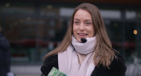 - Kaffe latte, lunsj eller to cheeseburgere på McDonalds