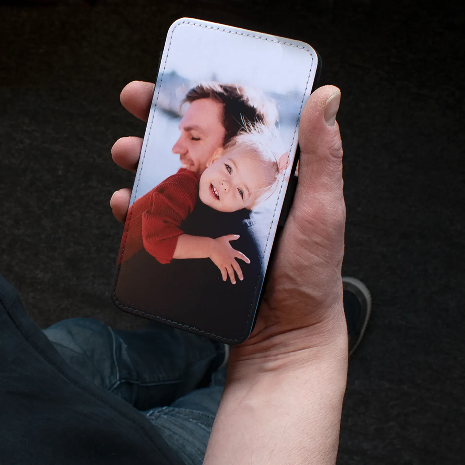 Telefoonhoesje met pasjeshouder aan de binnenkant 
