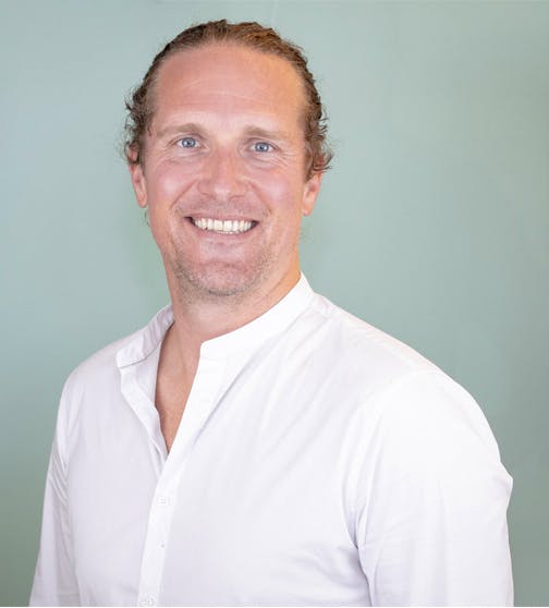 opticien homme de l'équipe ono optique 