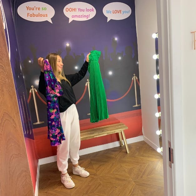 OOHPod Try On Room