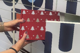 Shopping with OOHPod this Christmas