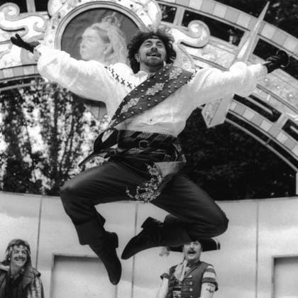 Stephen Matthews in The Pirates of Penzance