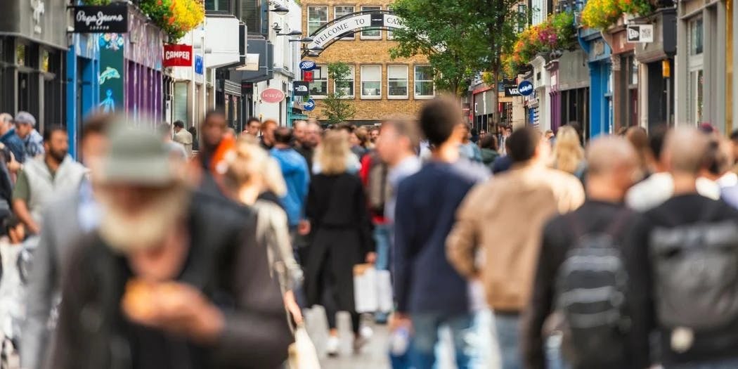 İngiltere kalabalık cadde