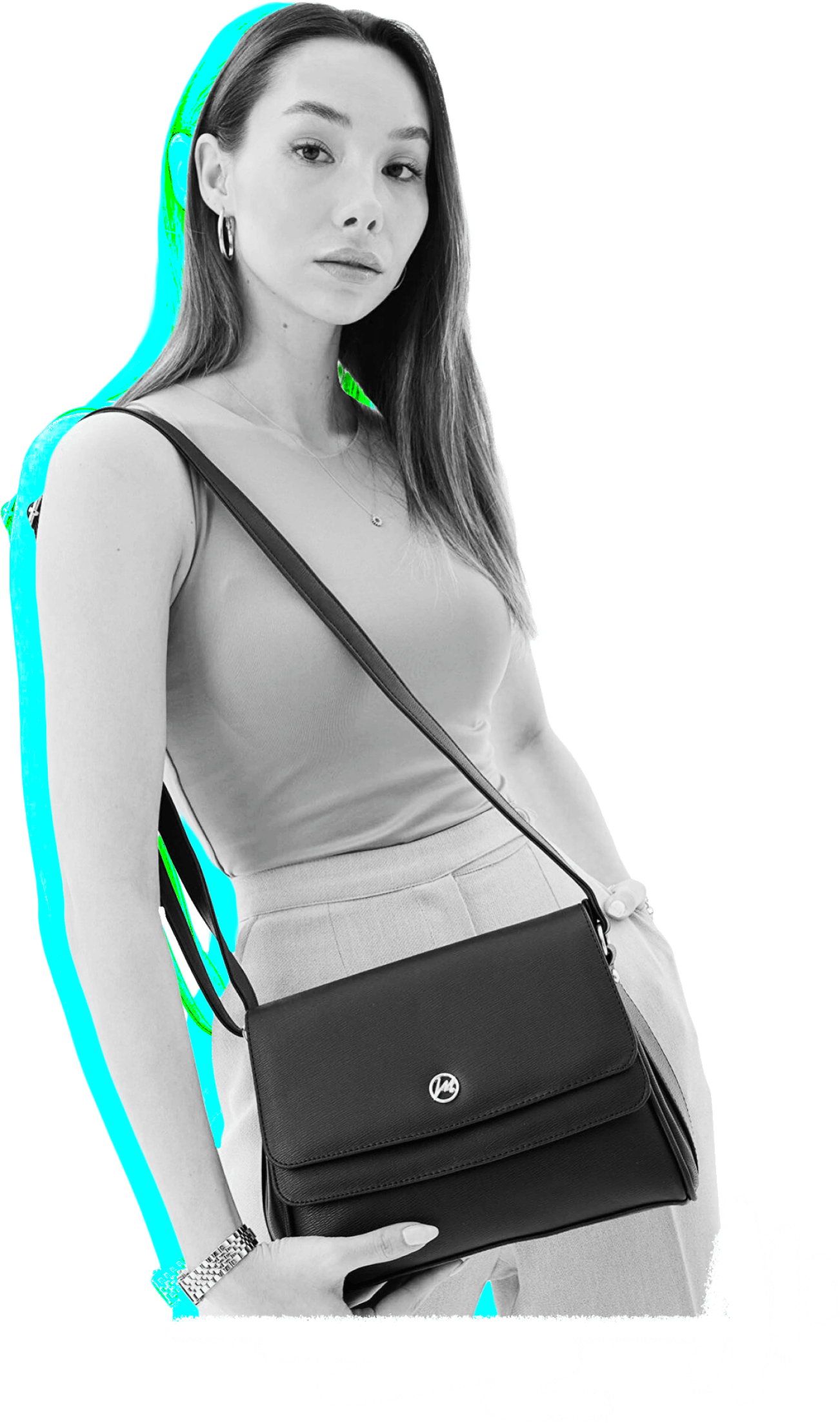 Çantası ile poz veren kadın