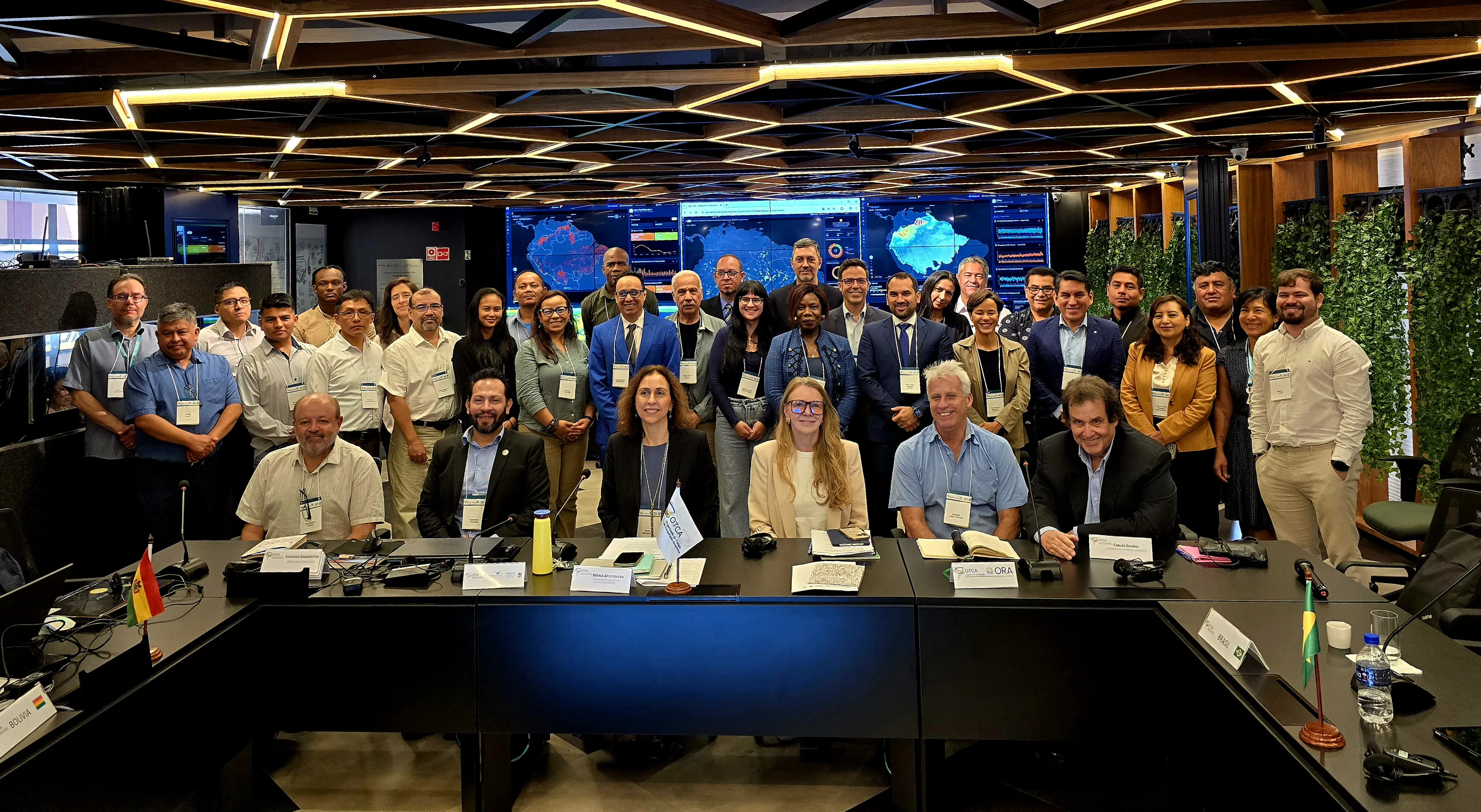Delegações dos Países-Membros e equipes da OTCA, durante a Mesa Conjunta de Interoperabilidade. Foto: Paula Drummond.