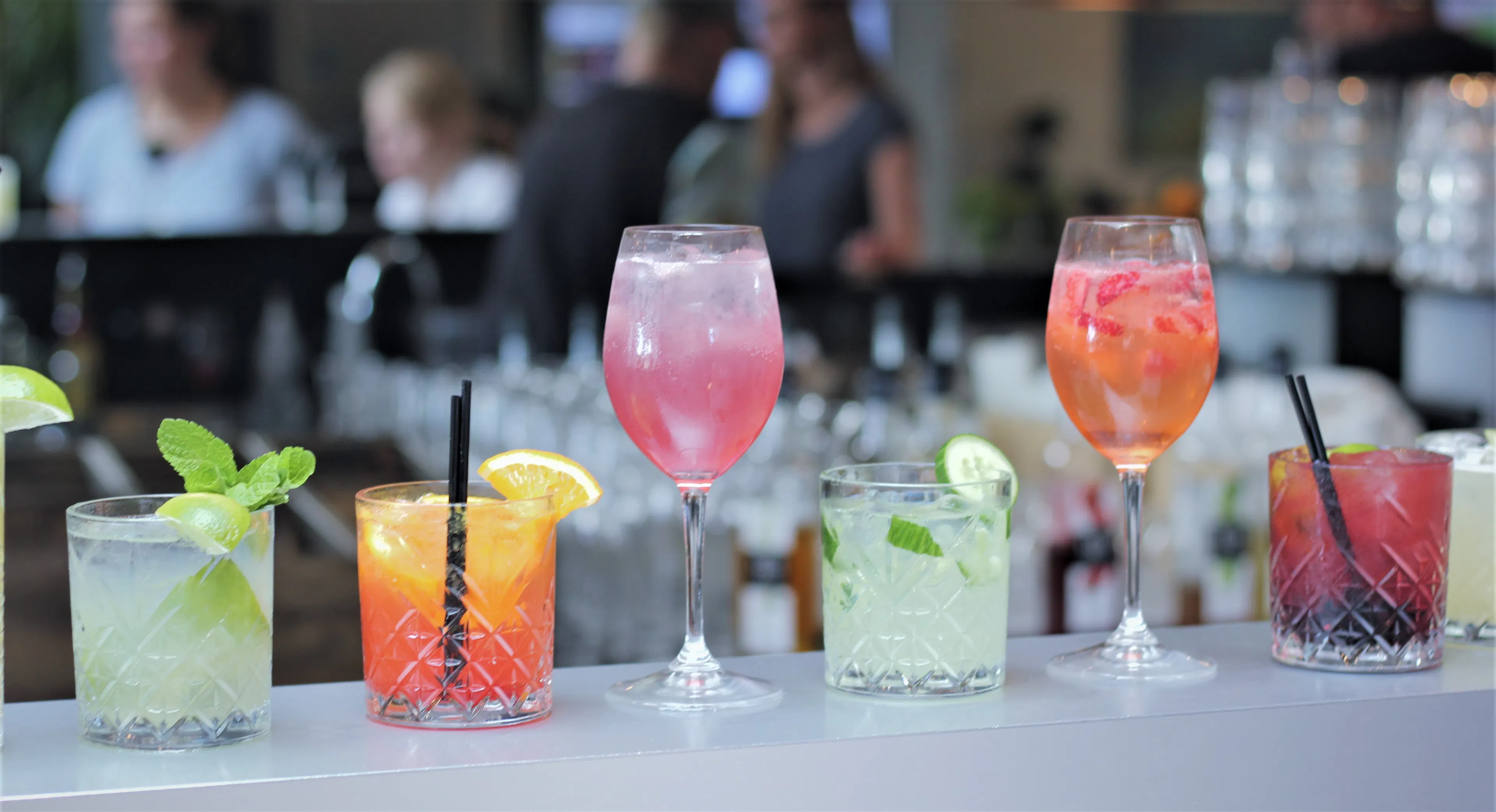 6 different Korean cocktails on a bar