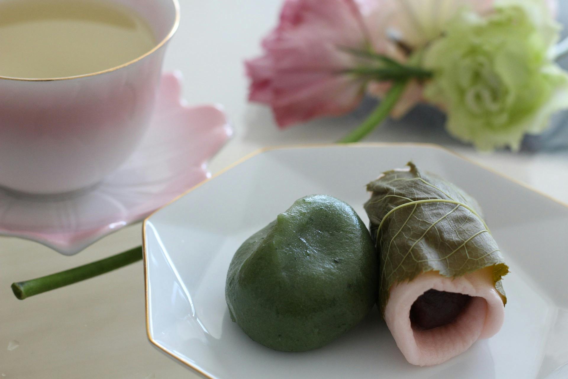 Sakura mochi with red bean paste