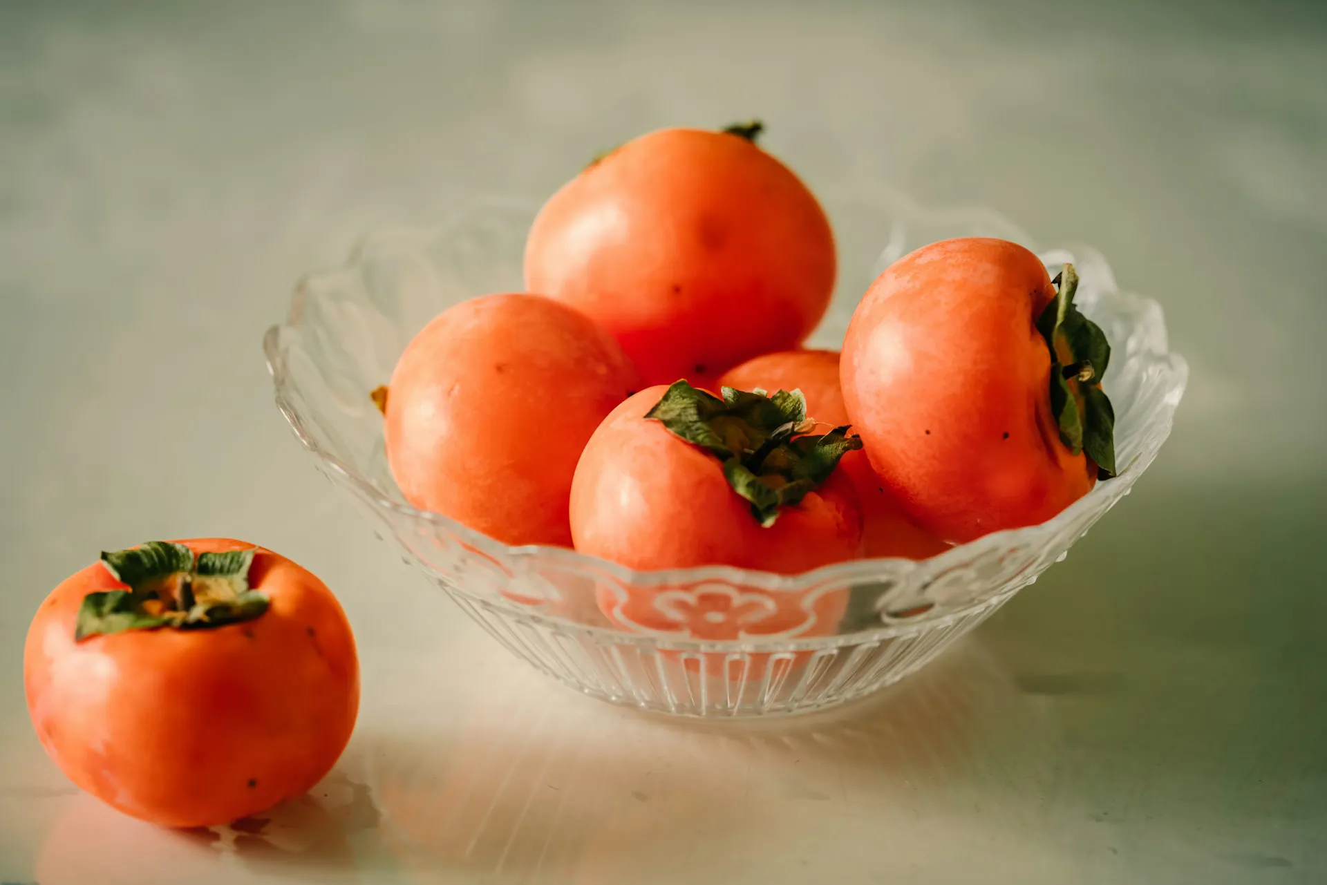 Persimmons in bowl