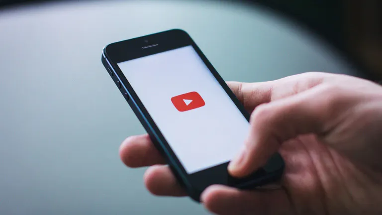 Google : Test de liens Shopping sous les vidéos YouTube