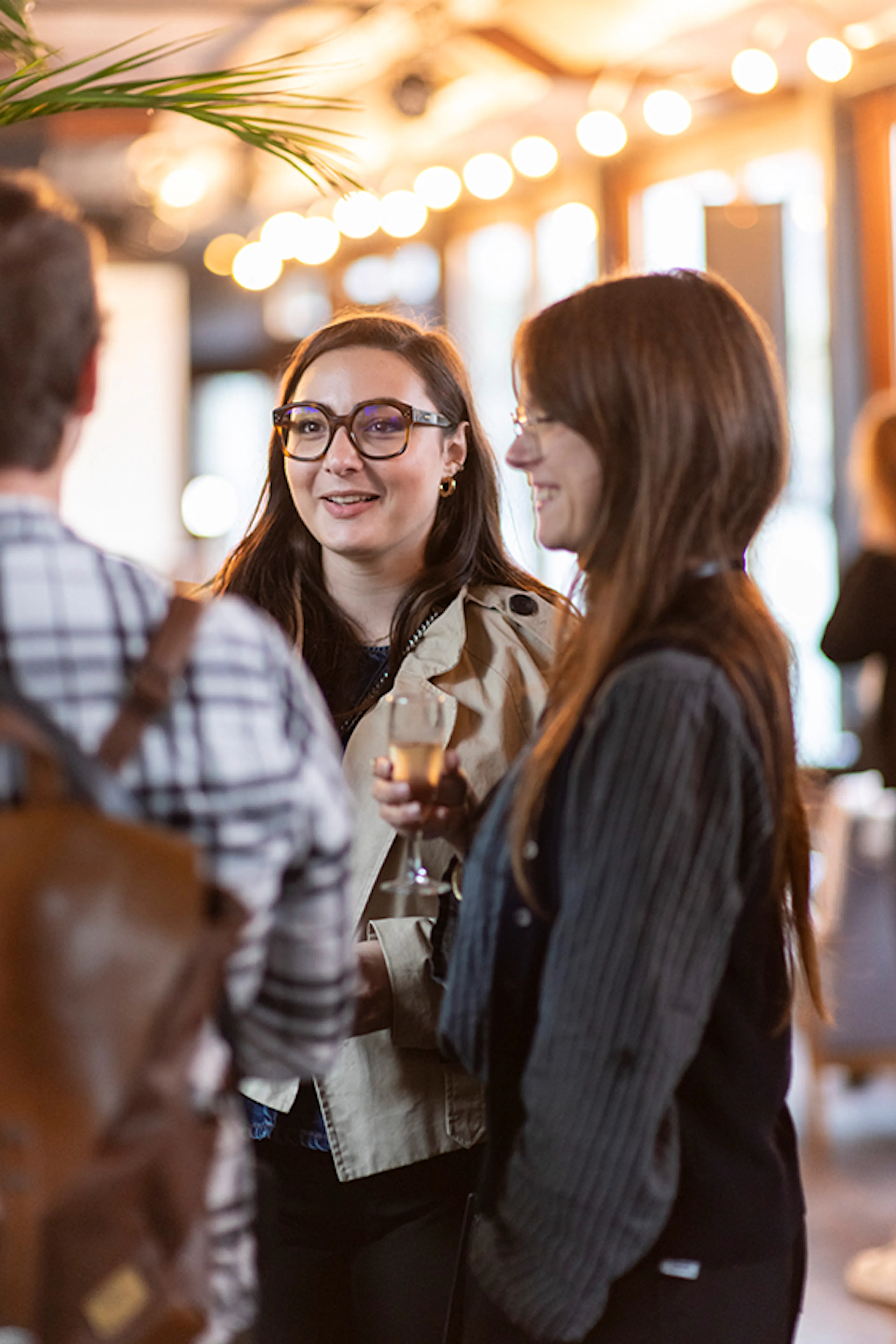 Personne qui discutent lors d'un évènement