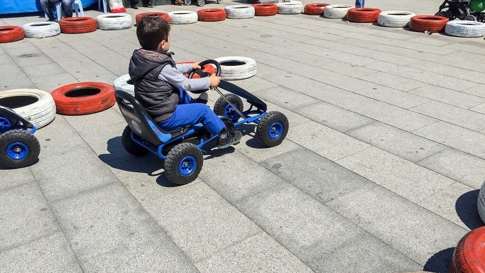 Initiation d'un enfant a la securite routiere