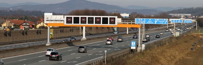 Affichage lumineux des vitesses sur une autoroute des Pays-Bas