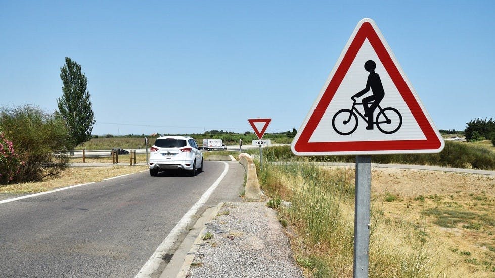 Panneau de danger representant un cycliste