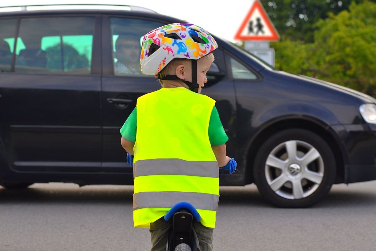 Enfant equipe roulant a velo