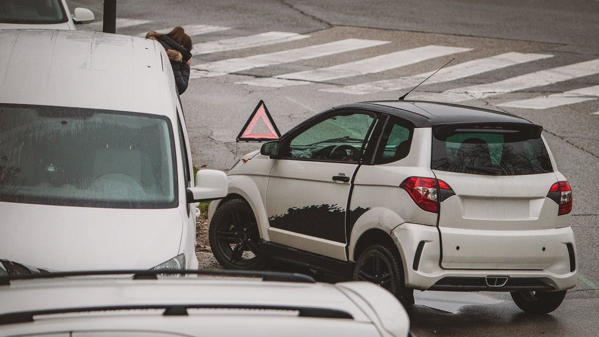 Voiture sans permis en panne