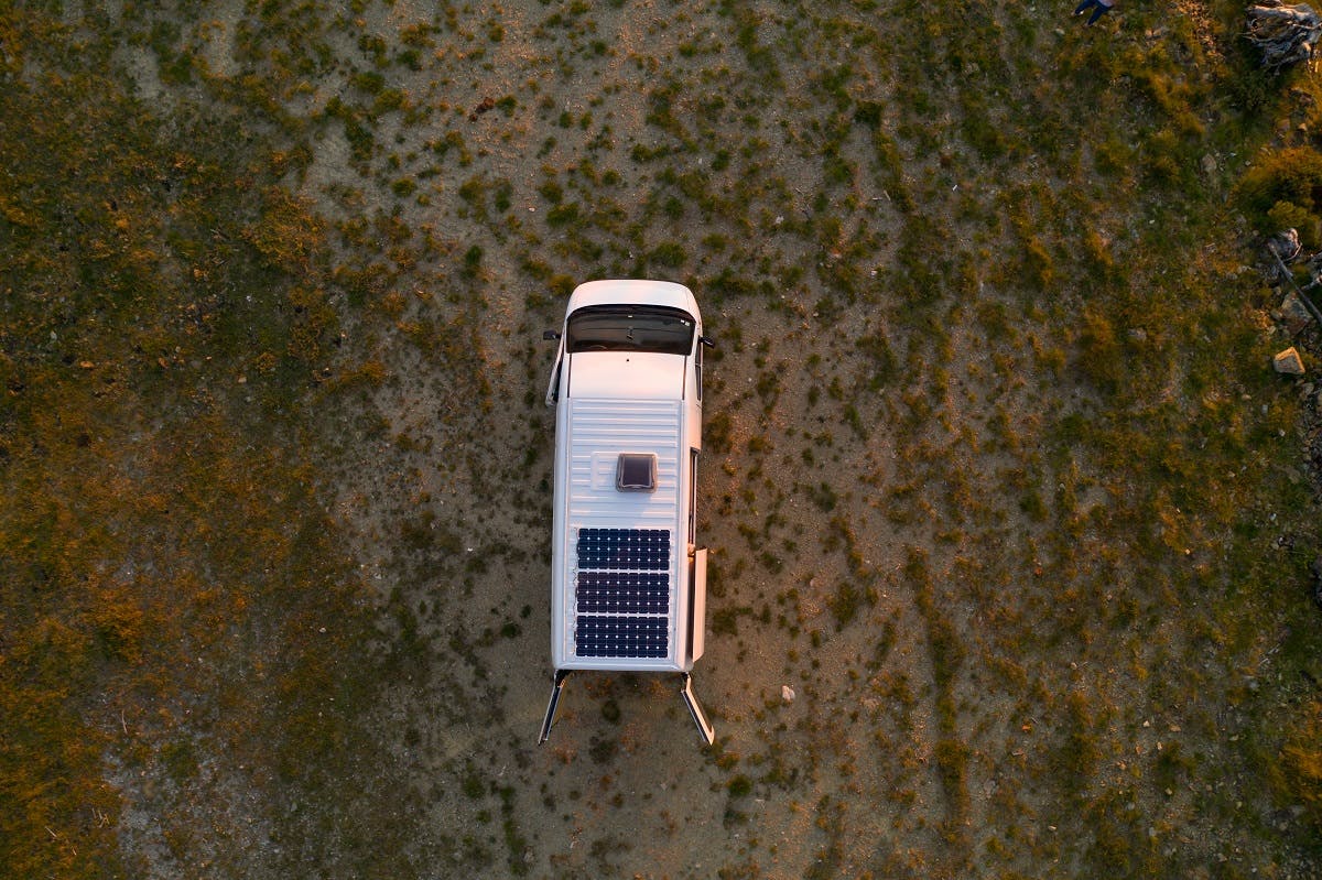 Utilitaire integrant des panneaux solaires