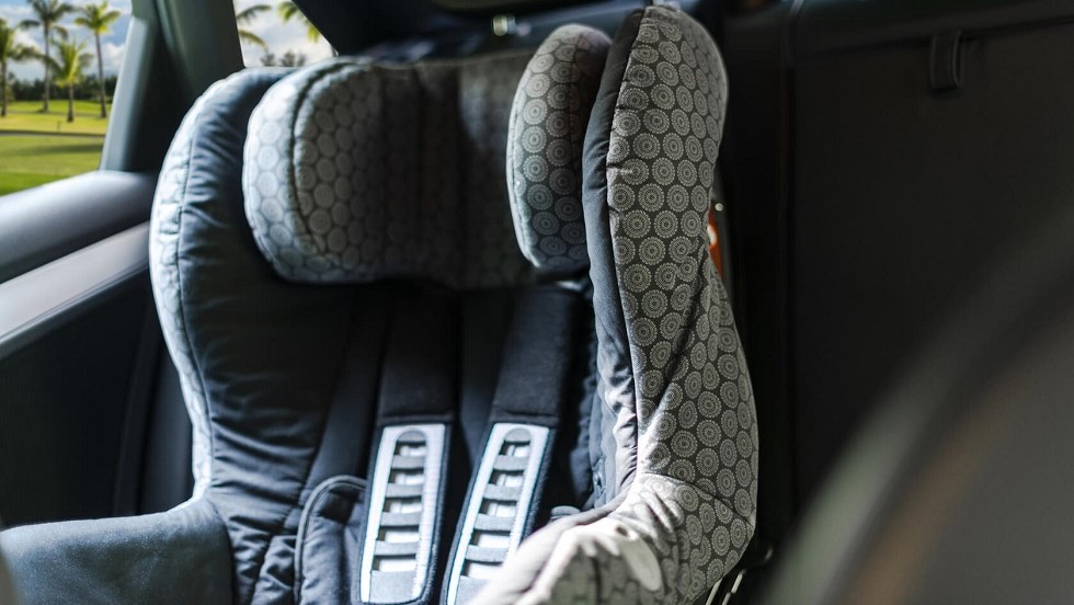 ajouter fixation isofix voiture