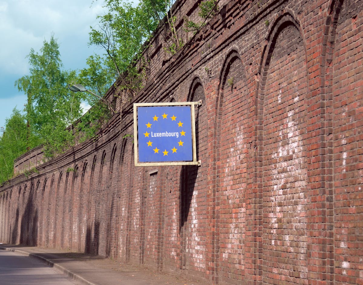 Europe et Luxembourg sur un mur de brique