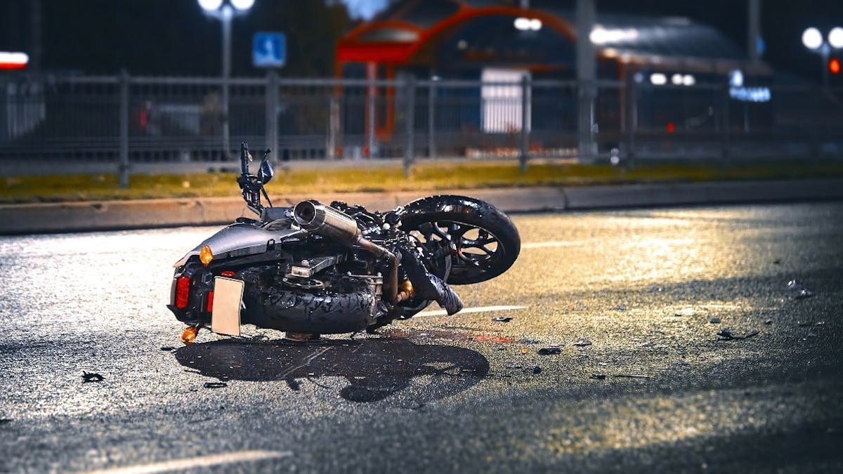 Moto accidentee et delit de fuite du responsable