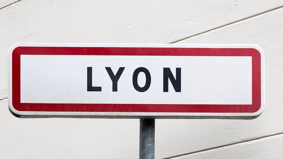 Panneau d'entree d'agglomeration de la ville de Lyon