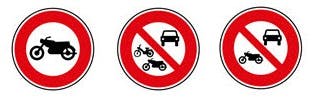 panneaux d'interdiction relatifs aux motos