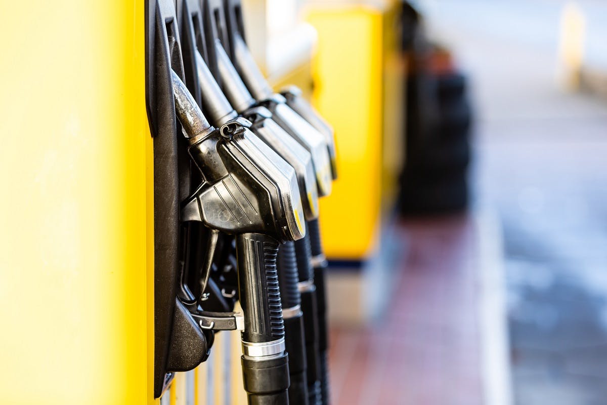 Pistolets de carburant d'une station service