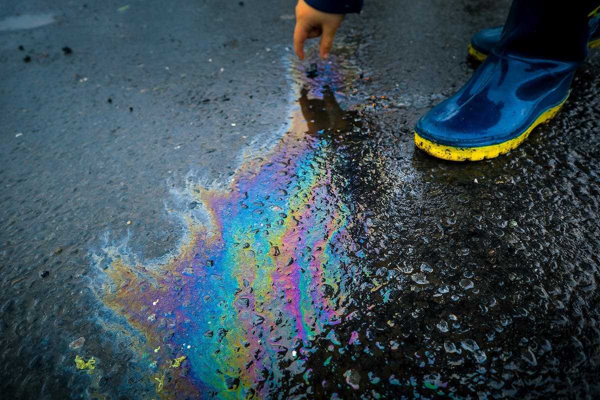 Trace de carburant sur le sol